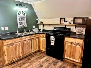 Gorgeous Secluded Cabin with Hiking Trails Near in Frenchburg, Kentucky - 8