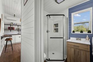 Charming Tiny House Next to Pond in Jacksonville, Florida - 2