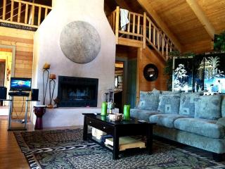 Spacious, Inviting Log Cabin Encircled by Wildlife in Utah - 9