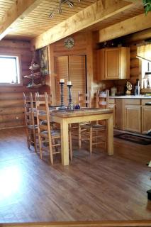 Spacious, Inviting Log Cabin Encircled by Wildlife in Utah - 1