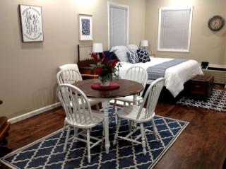 Idyllic Cottage with a BBQ Grill Ideal for a Weekend Getaway from Kansas City - 3