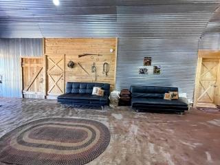 Amazing Barn with Barbecue in Monticello, Utah - 9