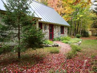 Charming Secluded Cottage with Fairy Tale Woodlands in Vermont's Green Mountains - 5