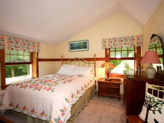 Charming Secluded Cottage with Fairy Tale Woodlands in Vermont's Green Mountains - 7