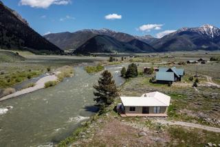 Quaint Vacation Rental with Madison River Views near Yellowstone in Southwest Montana - 4