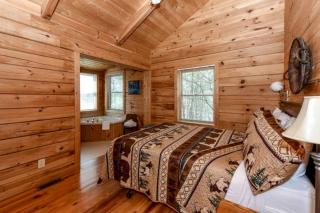 Secluded Cabin Near Great Smoky Mountains National Park, Tennessee - 6