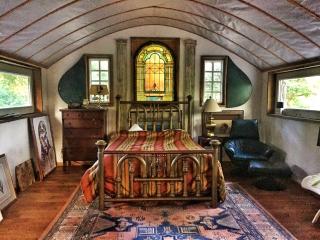 Eclectic Riverfront Log Cabin and Artist Retreat for Groups in Castle Hayne, North Carolina - 9