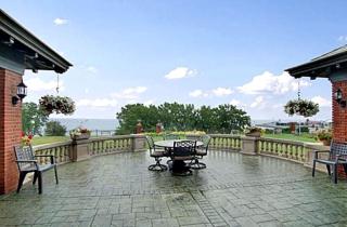 Amazing Villa Rental near Lake Michigan for Family or Group Glamping Vacations in Sheboygan, Wisconsin - 4