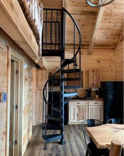 Lakeview Cabin Perfect for Groups with Hot-Tub in Ohio - 3