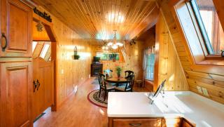 Romantic Forest Cabin with Amazing Private Deck and Spa in Ohio - 4