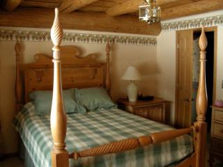 Lakefront Log Cabin with Private Beach for Group Getaway to Northern Wisconsin - 7