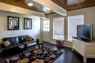 Spacious Log Cabin Rental for Family Vacations in Texas - 9