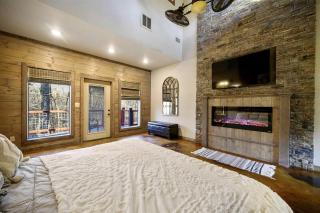 Stunning Cabin with Games Perfect for Families in Broken Bow, Oklahoma - 1