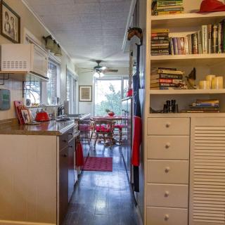 Romantic Luxury Cottage Rental for Two with Fireplace in Texas Hill Country - 4