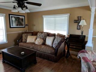 Charming Two-Story Ranch with an Outdoor Lounge in Williams, Arizona - 9