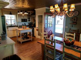 Charming Two-Story Ranch with an Outdoor Lounge in Williams, Arizona - 8