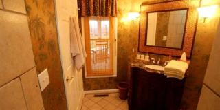 Cozy Bed and Breakfast Suite with Views of the Pilot Knob in Berea, Kentucky - 2