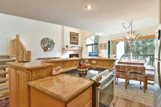 Chimney Ridge Larkspur Townhome - Hot Tub - Great Location - 4