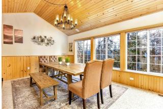 High-altitude Hideaway: Large Rental on Schweitzer Mountain with Views and Hot Tub - 4