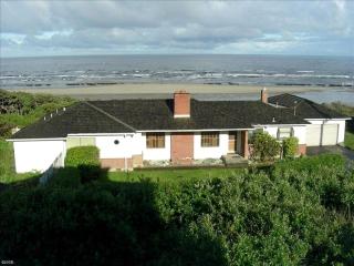 Luxury Oceanfront Vacation Rental with Hot Tub near Nye Beach, Newport, Oregon - 9