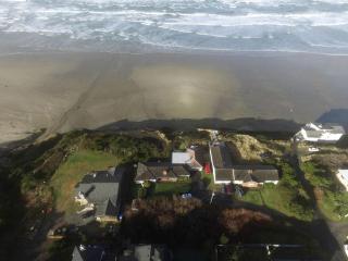 Luxury Oceanfront Vacation Rental with Hot Tub near Nye Beach, Newport, Oregon - 4