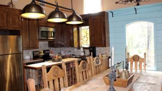 Rustic Lodge Getaway with Large Patio and Pond near Lufkin, Texas - 8