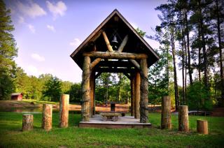 Rustic Lodge Getaway with Large Patio and Pond near Lufkin, Texas - 6