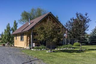 Romantic Cabin Rental with a Delightful Porch near Ennis, Montana - 2
