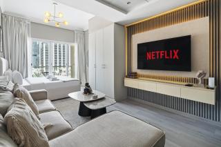 Chic JLT Studio Lake View Metro 5min Marina - 8