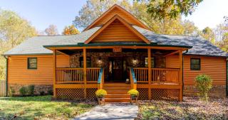 Fantastic Cabin with Fire Pit, Hot-tub and Fireplace in Sautee Nacoochee, Georgia - 1