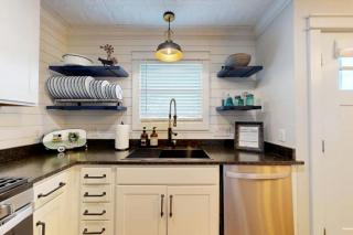 Cozy Modern Farmhouse Retreat Near Central Park in College Station, Texas - College Station - 1