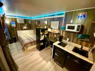 Cozy Container in Devore Heights, California, for Glamping Getaways on Route 66 - 7