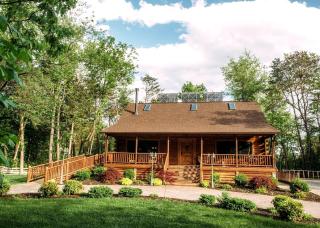 Charming Log Cabin Rental for a Group Getaway in Shenandoah, Virginia - 0
