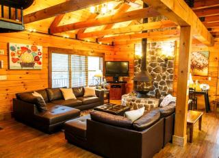 Charming Log Cabin Rental for a Group Getaway in Shenandoah, Virginia - 2
