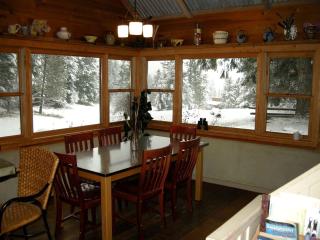Immaculate Cabin Rental with a Hot Tub next to Lake Pend Oreille in Bonner County, Idaho - Broten - 2