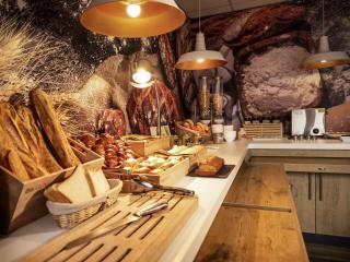 ibis Carcassonne Centre - La Cité - 1