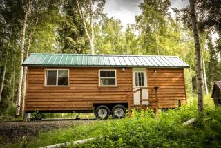 Comfortable Tiny House Rental near Fairbanks for Pet-Friendly Glamping in Alaska - Chena River Seaplane Base - 0