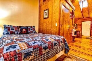Cozy Creekside Cabin Rental near Cherokee, North Carolina - 2