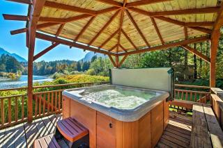 Beautiful Cabin Rental with Private Hot Tub on the Skykomish River in Washington - 6