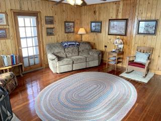 Stunning Cottage with Fire Pit in Saratoga, Wyoming - 9