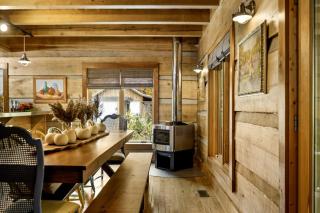 Impressive Log Cabin with Fireplace, Fire Pit and Hot-tub in Unionville, Indiana - 8