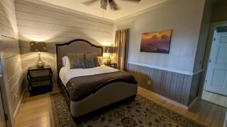 Elegant Room Rental for Two in Dahlonega, Georgia - 4
