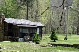 Rustic Cabin Rental with an Indoor Fireplace in Laurel Bloomery, Tennessee - 4