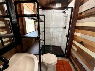Gorgeous Cabin with Beautiful Views of Toledo Bend Lake for a Relaxing Couples Getaway in Hemphill, Texas - 2