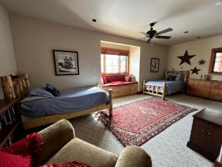 Scenic Creekside Lodge with Decks and Madison River Access near Yellowstone, Ennis Montana - 7