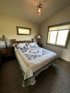 Charming Cabin with Mountain Views Near Madison River in Ennis, Montana - 6