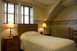 Inviting Suite Rental in a Charming Farmhouse in Sandusky, Ohio - 9