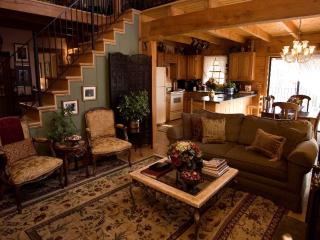 Family Cabin Vacation Getaway with Waterfall Views in Northwest Arkansas - 8