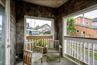 Incredible Beach House with Stunning Views in Newport, Oregon - 6