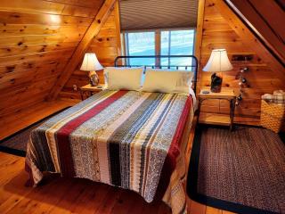 Charming Creekside Log Cabin with Wood Burning Stove Overlooking the Neshannock Creek, Western PA - Volant - 7